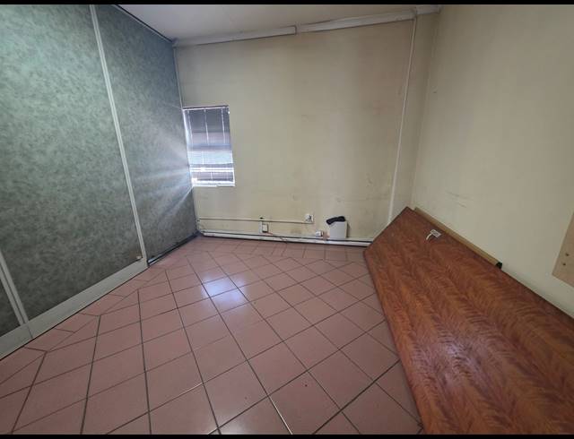 3,578M² WAREHOUSE TO LET IN BOOYSENS